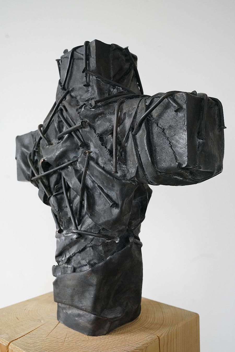 Korff Stiftung - Günther Uecker - Sculptures - Nagelkreuz (black)